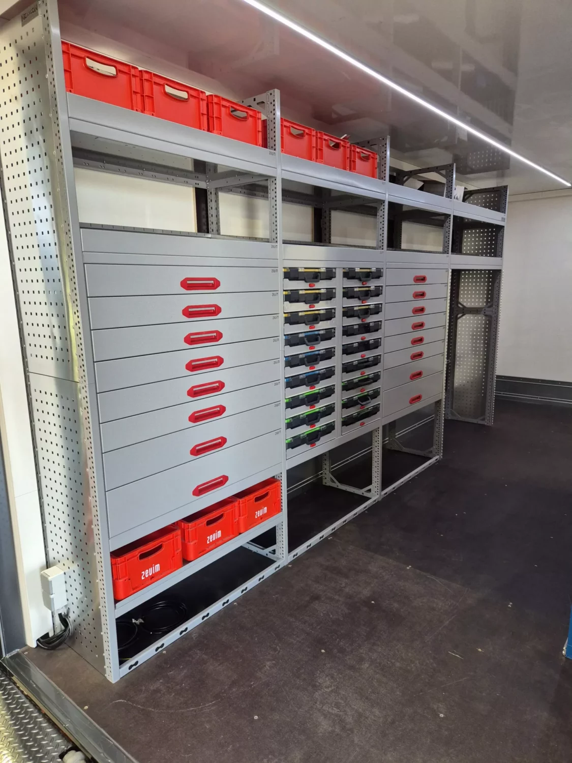 Bestelwageninrichting op maat, vlakbij Laarne en Kalken